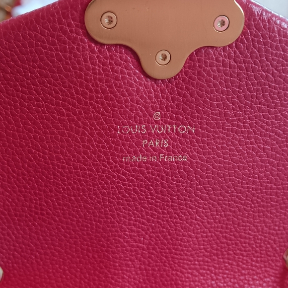 GIVEAWAY 🔥 LOUIS VUITTON LIMITED EDITION RED DAMIER EBENE MINI CLAPTON BACKPACK - Picture 9 of 16